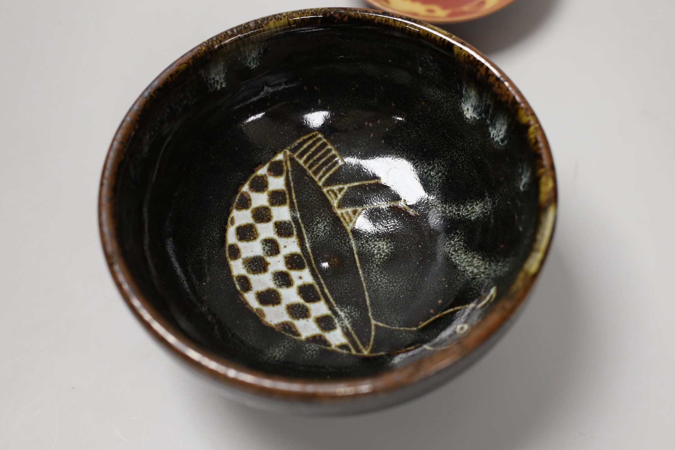 Chris Lewis (British 20th century) bird bowl, together with a Donald Mills small crab dish. Tallest 9cm